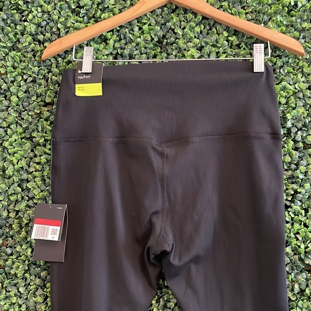 NWT Nike yoga leggings with tie detail in black - Picture 9 of 16